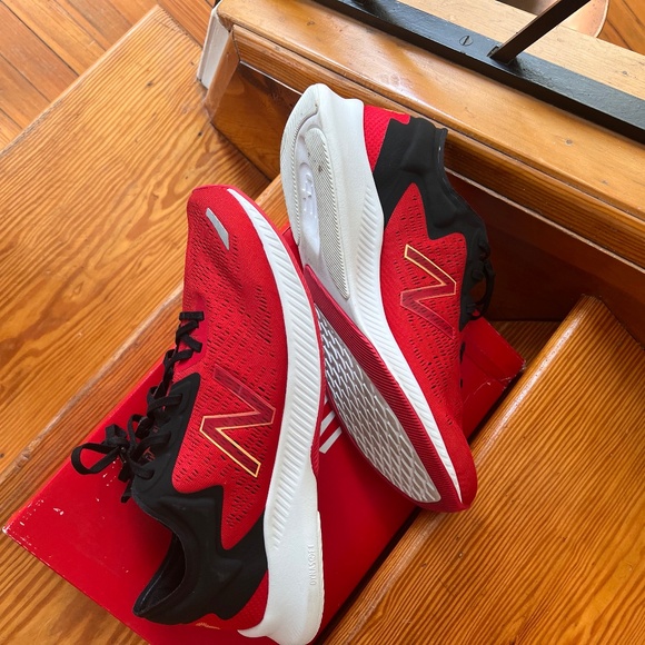 Brand New Nee Balance - Picture 1 of 4